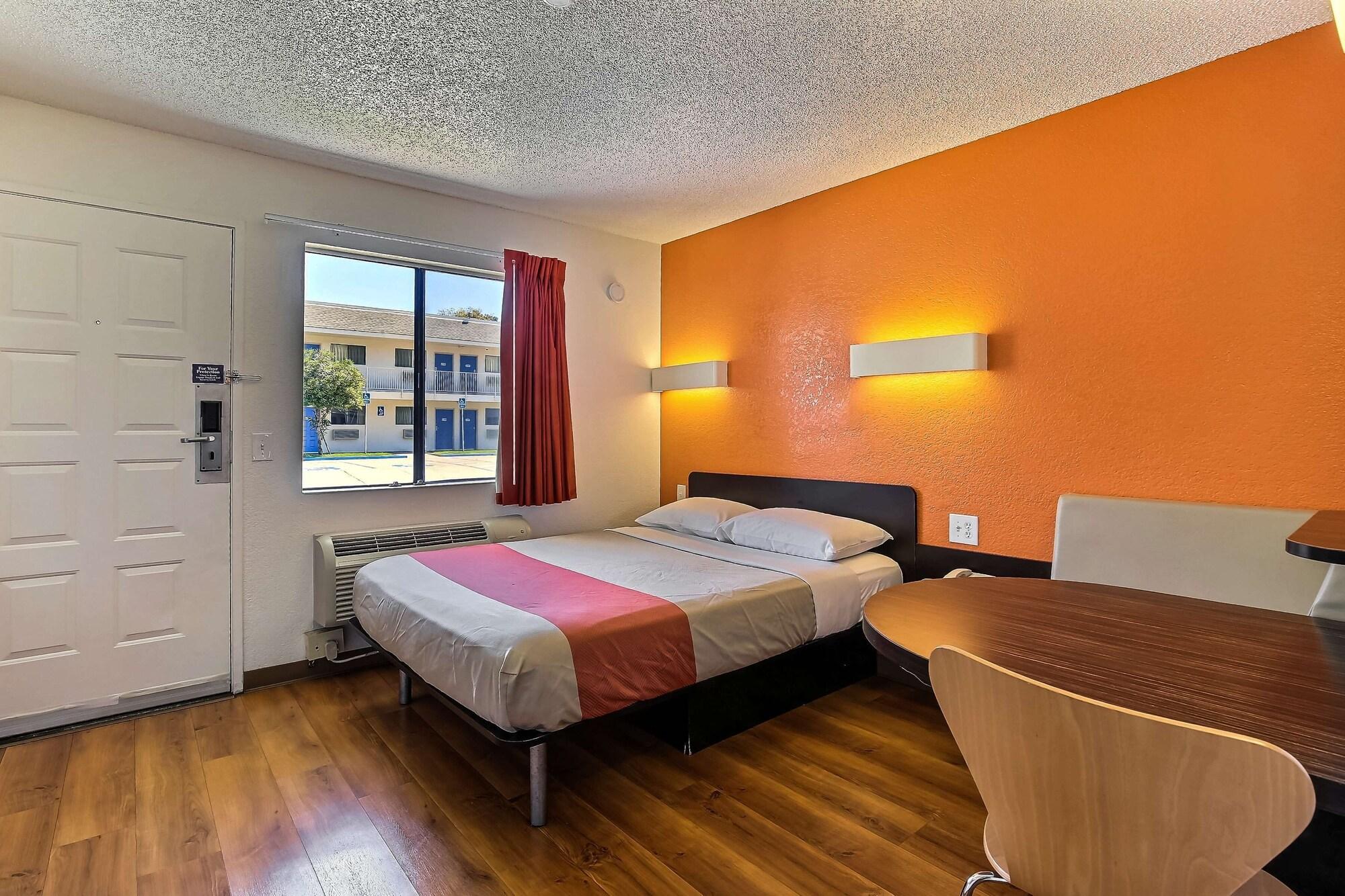 Motel 6-Oakland, Ca - Airport Екстер'єр фото