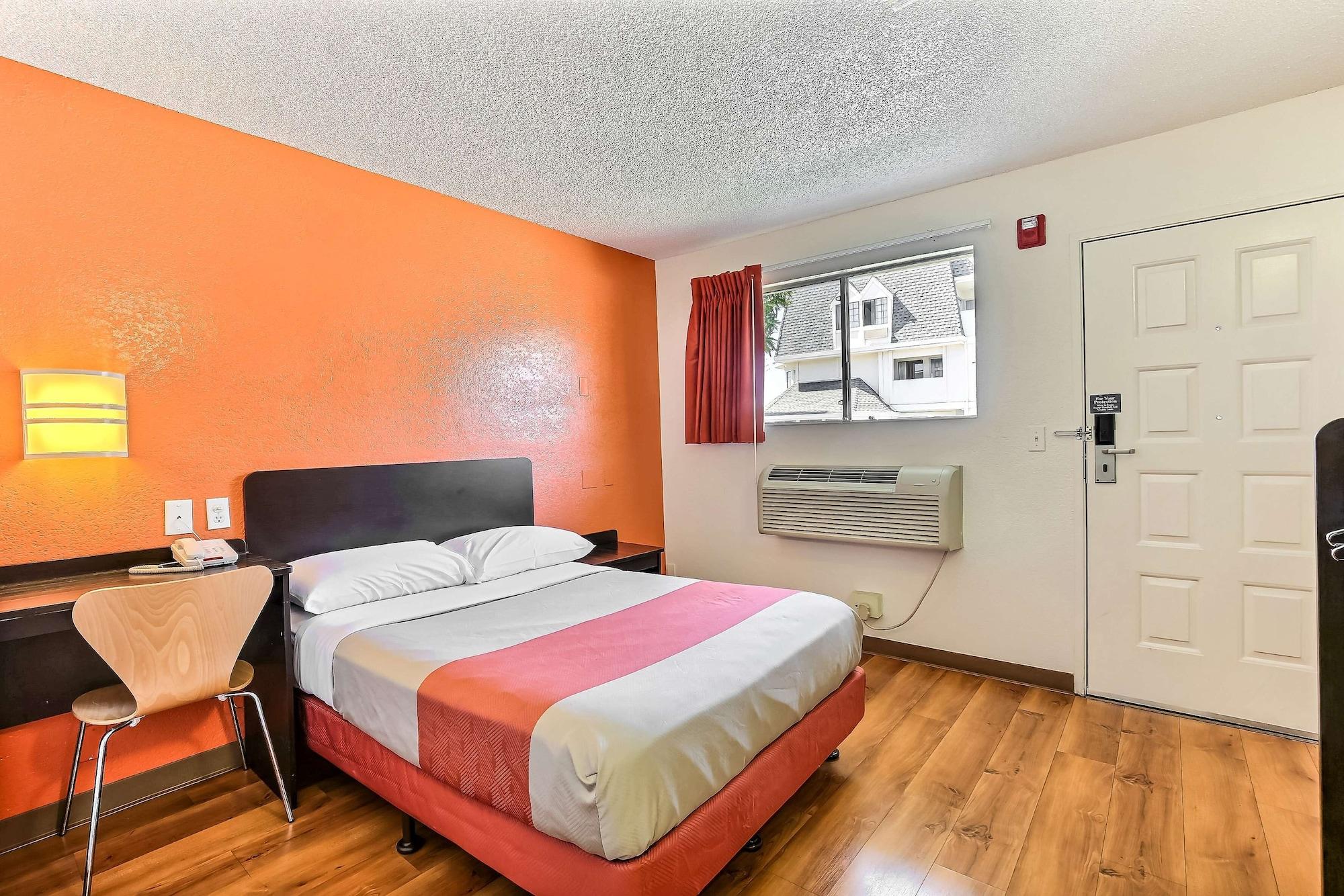 Motel 6-Oakland, Ca - Airport Екстер'єр фото