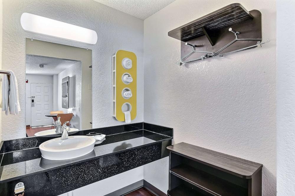 Motel 6-Oakland, Ca - Airport Екстер'єр фото
