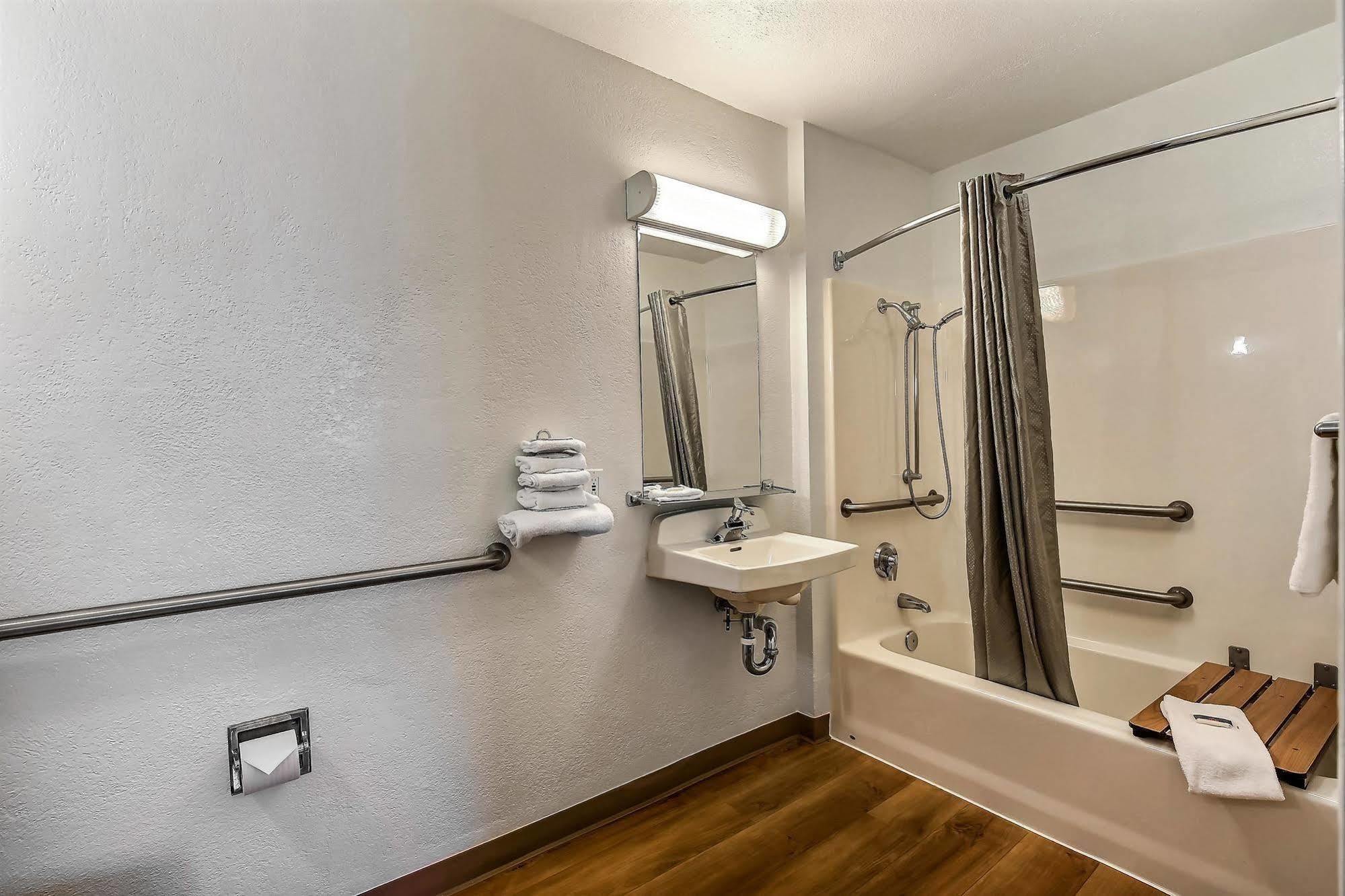 Motel 6-Oakland, Ca - Airport Екстер'єр фото